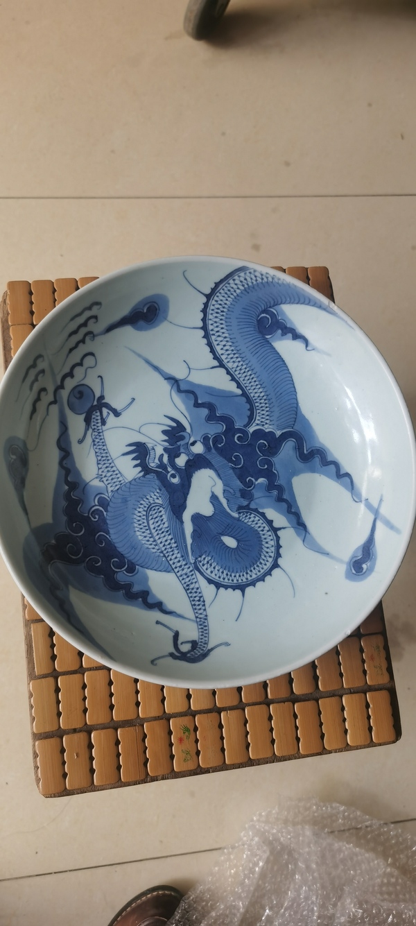 古玩陶瓷清乾隆青花過墻龍紋盤拍賣,當(dāng)前價(jià)格8000元