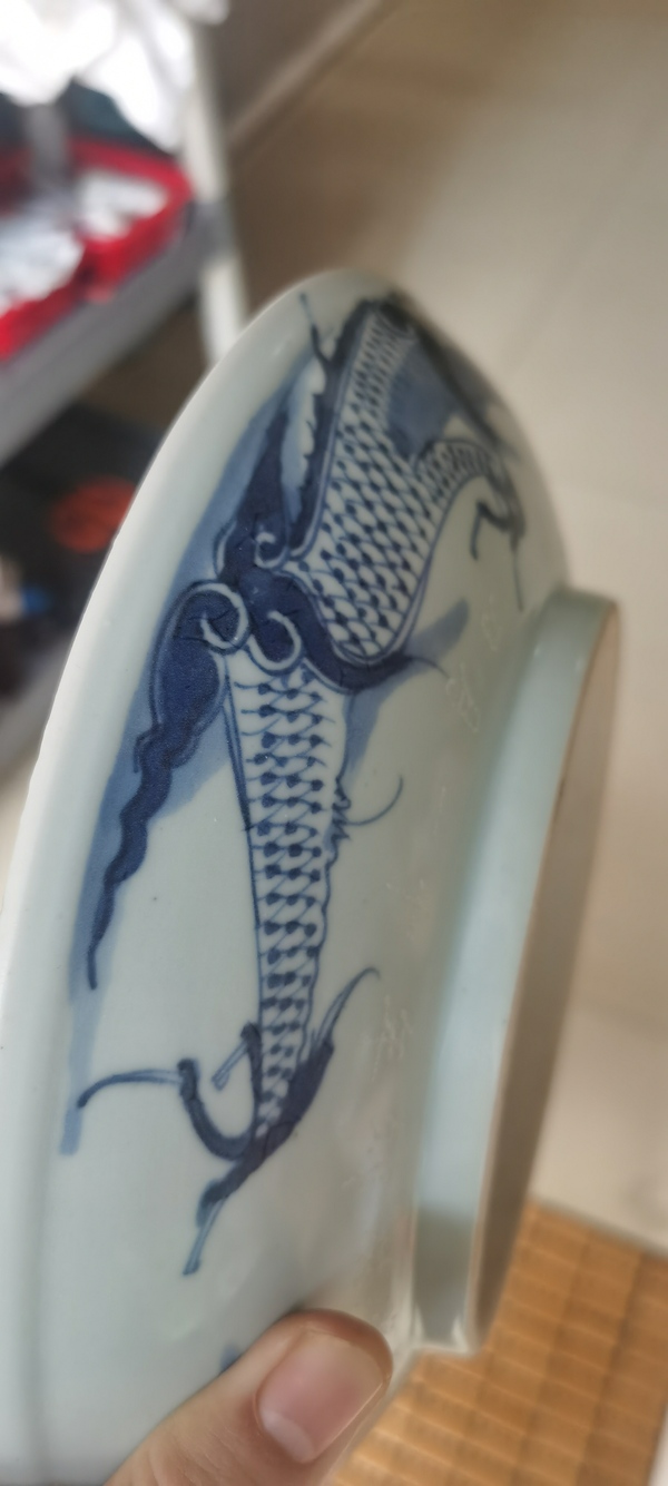 古玩陶瓷清乾隆青花過墻龍紋盤拍賣,當(dāng)前價(jià)格8000元