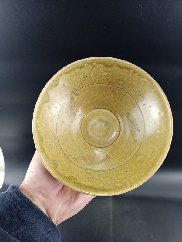 古玩陶瓷青瓷蓖劃線條紋斗笠碗拍賣,當前價格1500元