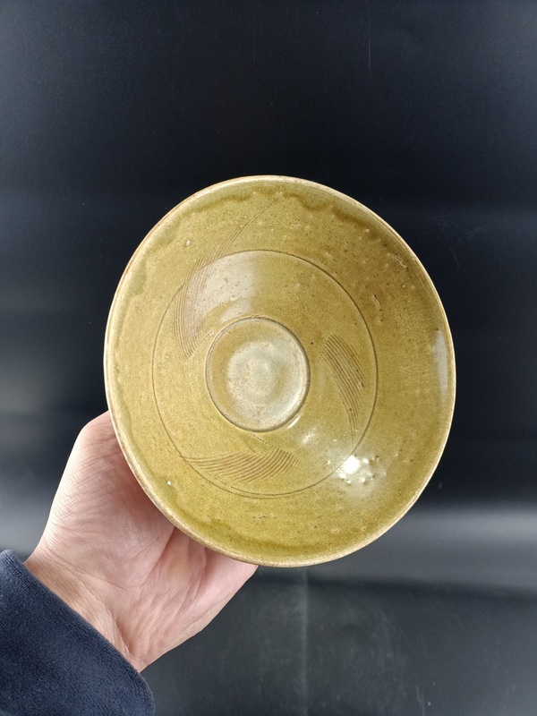 古玩陶瓷青瓷蓖劃線條紋斗笠碗拍賣,當前價格1500元
