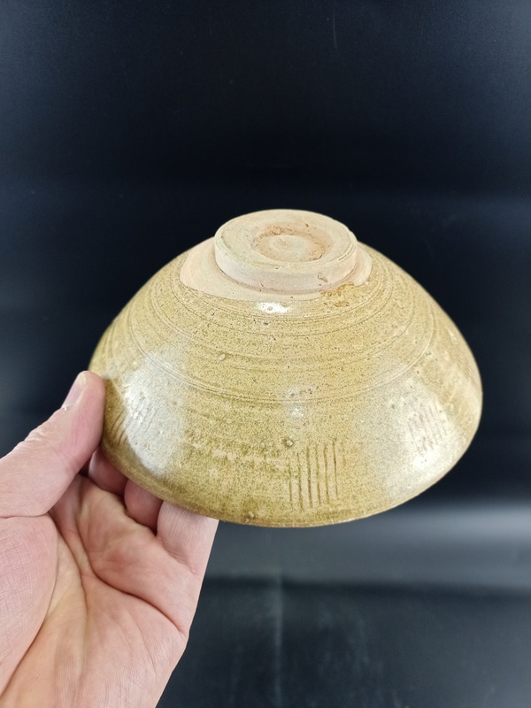 古玩陶瓷青瓷蓖劃線條紋斗笠碗拍賣,當前價格1500元