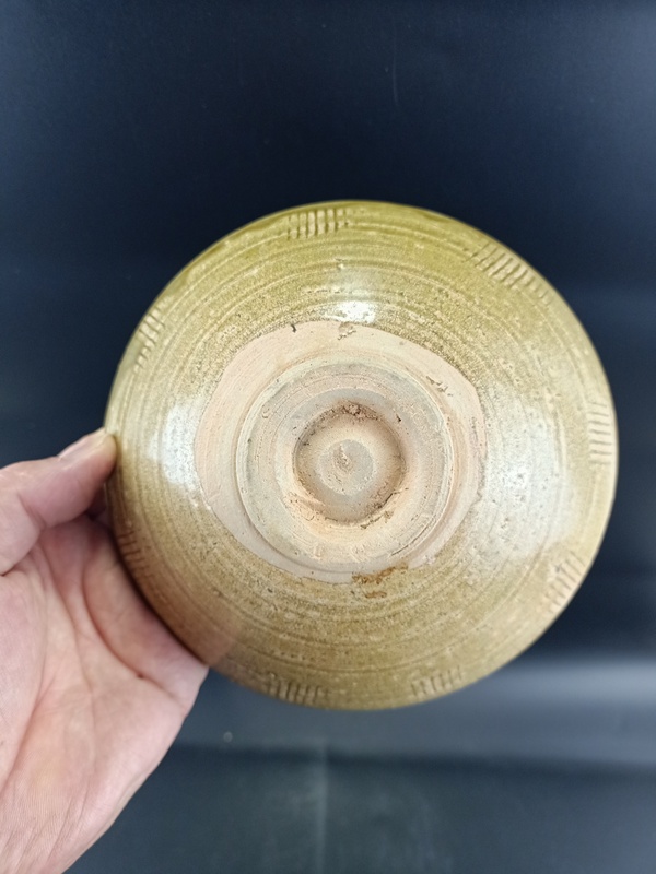 古玩陶瓷青瓷蓖劃線條紋斗笠碗拍賣,當前價格1500元