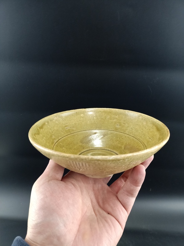 古玩陶瓷青瓷蓖劃線條紋斗笠碗拍賣,當前價格1500元