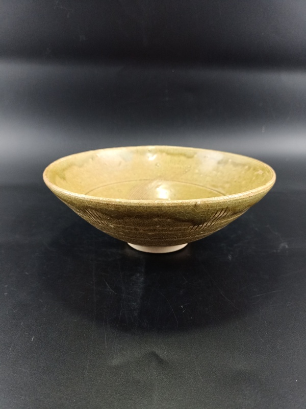 古玩陶瓷青瓷蓖劃線條紋斗笠碗拍賣,當前價格1500元