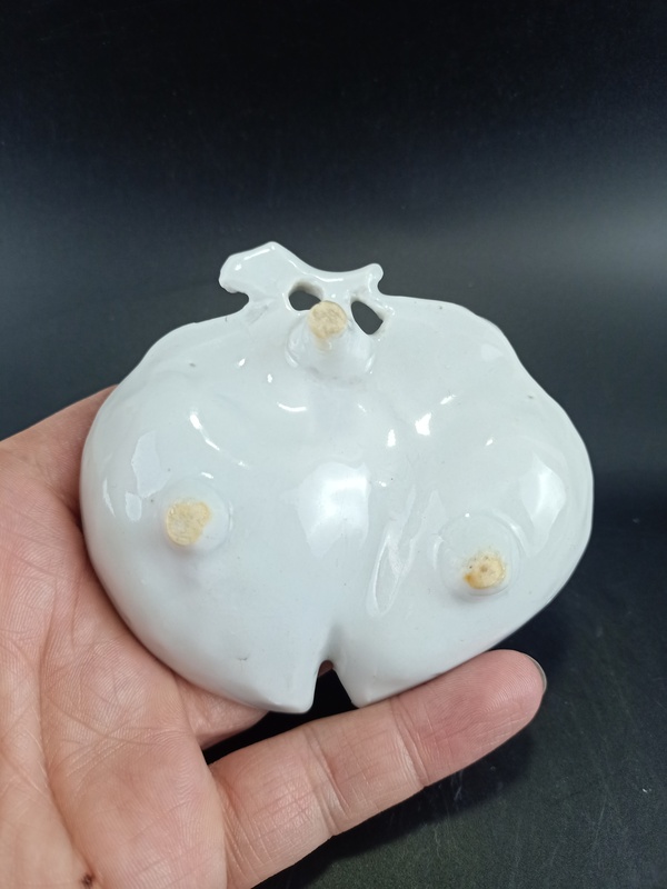 古玩陶瓷【清末】德化白瓷桃形水洗拍賣,當前價格0元