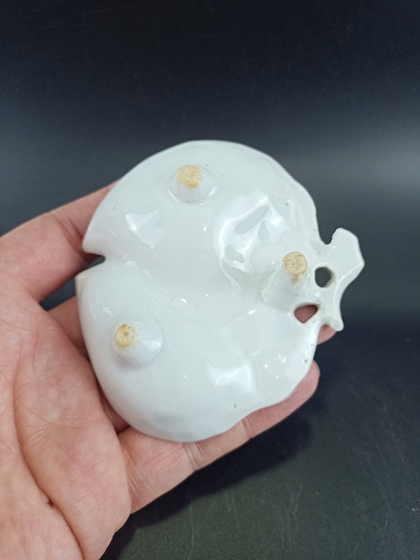 古玩陶瓷【清末】德化白瓷桃形水洗拍賣,當前價格0元