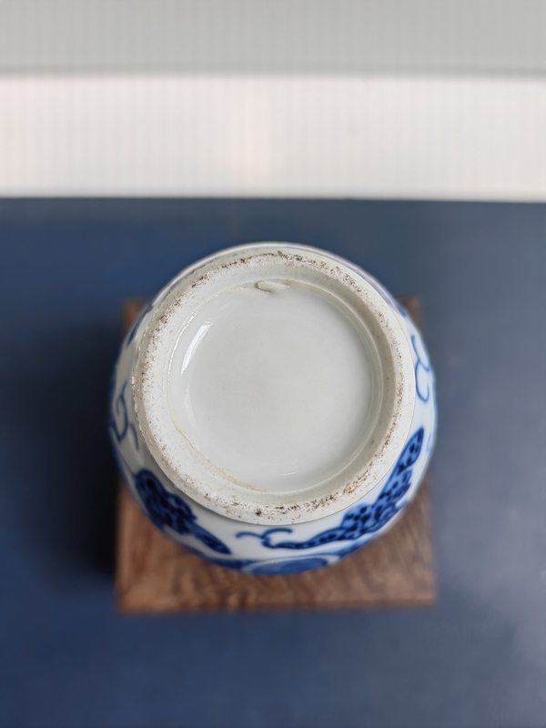 古玩陶瓷文物公司庫出晚清青花花卉紋堆塑魑龍瓶拍賣,當(dāng)前價格1600元