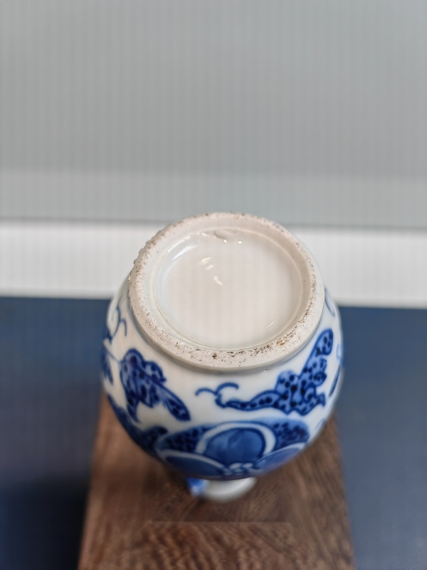 古玩陶瓷文物公司庫出晚清青花花卉紋堆塑魑龍瓶拍賣,當(dāng)前價格1600元