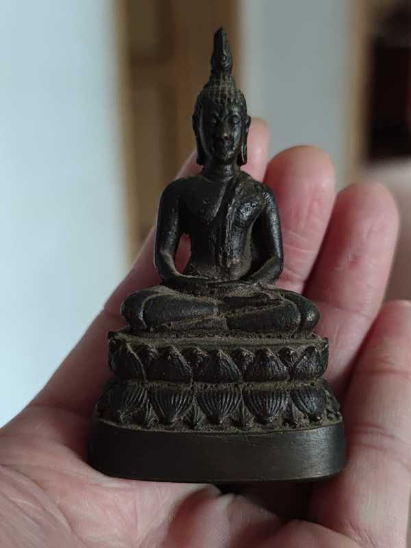 古玩雜項(xiàng)清代老黃銅佛一尊拍賣,當(dāng)前價格3688元