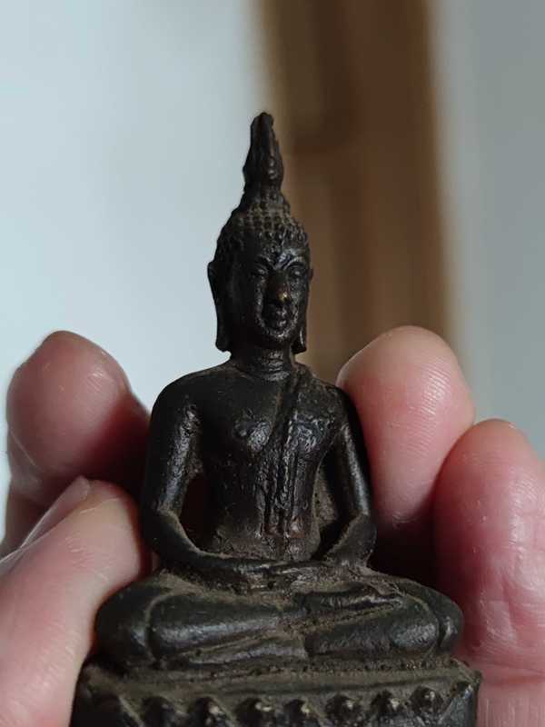 古玩雜項(xiàng)清代老黃銅佛一尊拍賣,當(dāng)前價格3688元
