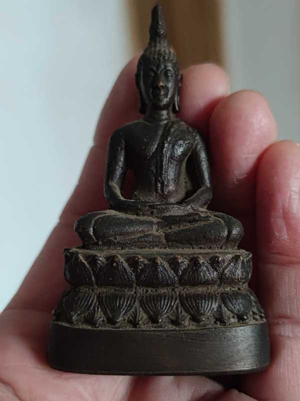 古玩雜項(xiàng)清代老黃銅佛一尊拍賣,當(dāng)前價格3688元
