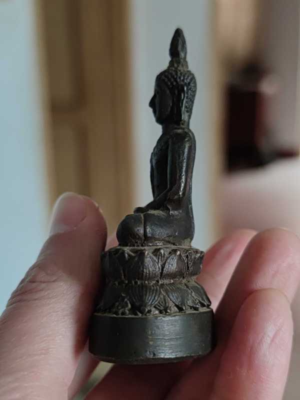 古玩雜項(xiàng)清代老黃銅佛一尊拍賣,當(dāng)前價格3688元