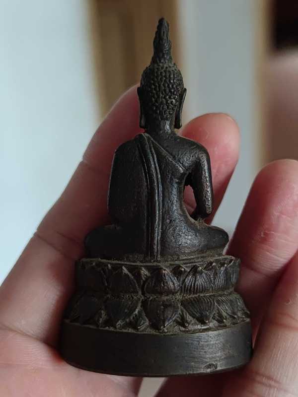 古玩雜項(xiàng)清代老黃銅佛一尊拍賣,當(dāng)前價格3688元