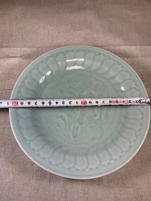 古玩陶瓷豆青釉金魚紋盤拍賣,當前價格200元