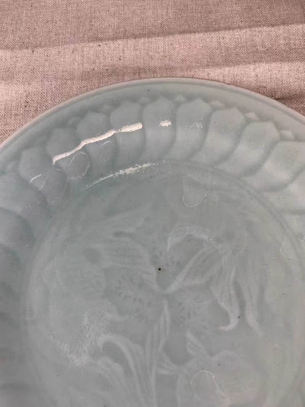 古玩陶瓷豆青釉金魚紋盤拍賣,當前價格200元