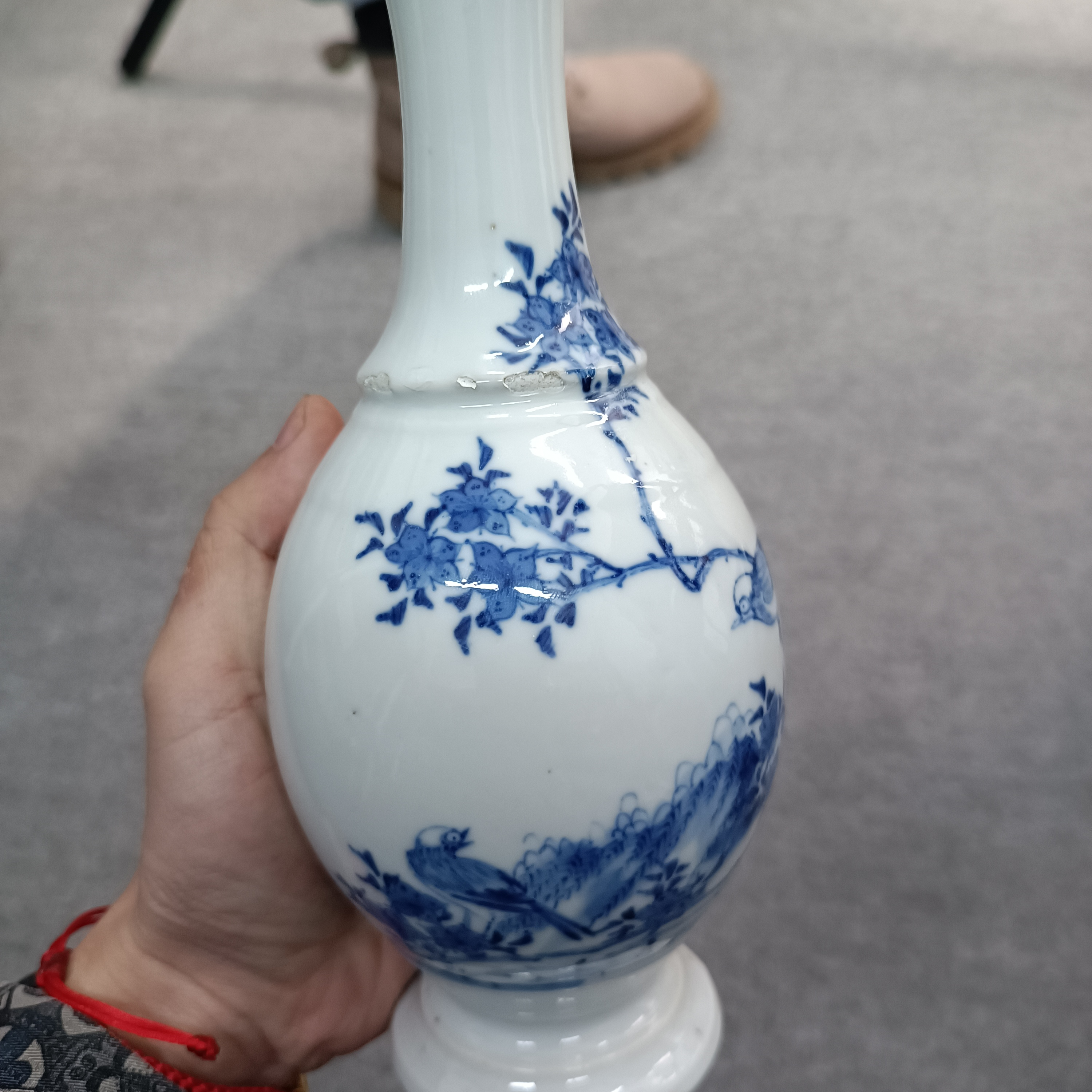 中国青花沈香花瓶