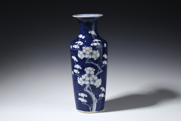 古玩陶瓷清代青花冰梅紋棒錘瓶(精品)拍賣,當前價格8000元