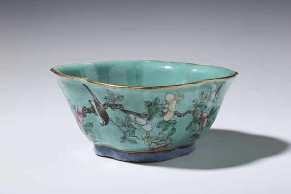古玩陶瓷松石綠地粉彩花鳥紋供碗拍賣，當(dāng)前價(jià)格4000元