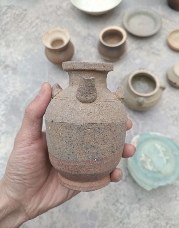 古玩陶瓷醬釉醬釉執(zhí)壺拍賣,當(dāng)前價格400元