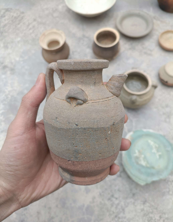 古玩陶瓷醬釉醬釉執(zhí)壺拍賣,當(dāng)前價格400元
