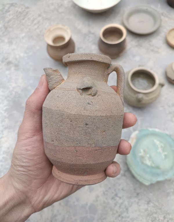 古玩陶瓷醬釉醬釉執(zhí)壺拍賣,當(dāng)前價格400元