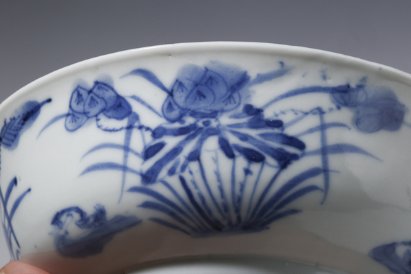 古玩陶瓷晚清·青花蓮池游禽紋碗拍賣,當前價格2280元