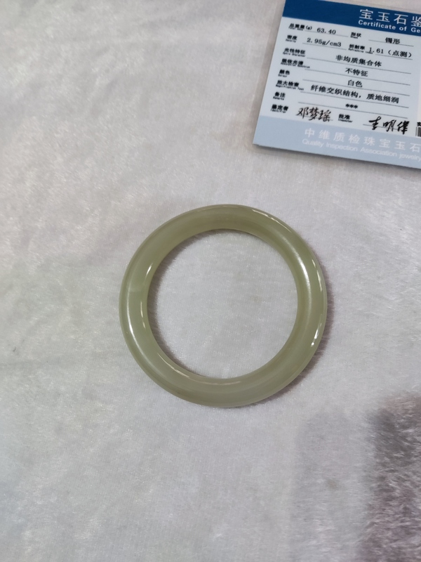 古玩雜項(xiàng)和田玉手鐲拍賣,當(dāng)前價(jià)格6688元