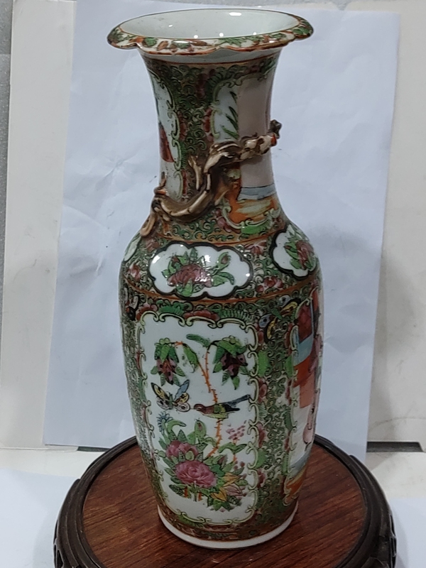 古玩陶瓷廣彩描金人物紋螭龍花口瓶拍賣,當(dāng)前價格2880元