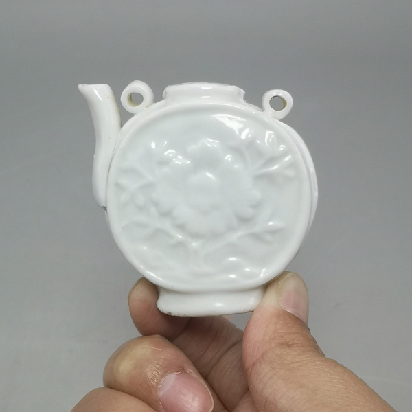 古玩陶瓷清晚菊花紋執壺型水滴 文房用品 硯滴拍賣,當前價格258元