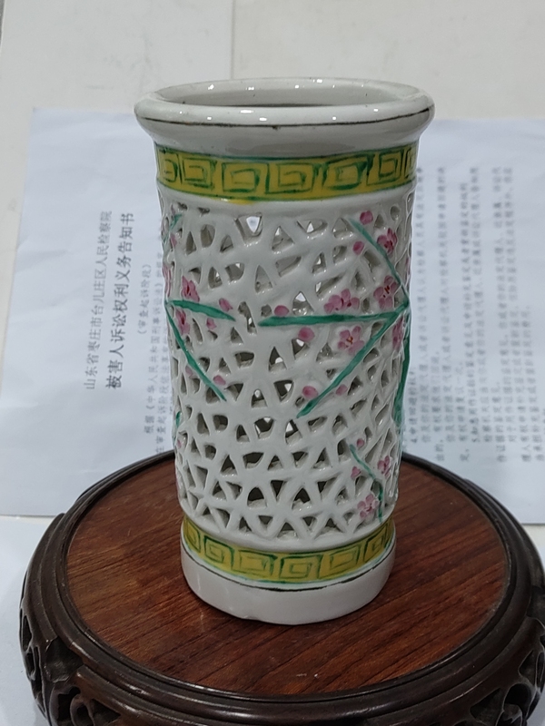 古玩陶瓷出口創匯期鏤空筆筒拍賣,當前價格320元