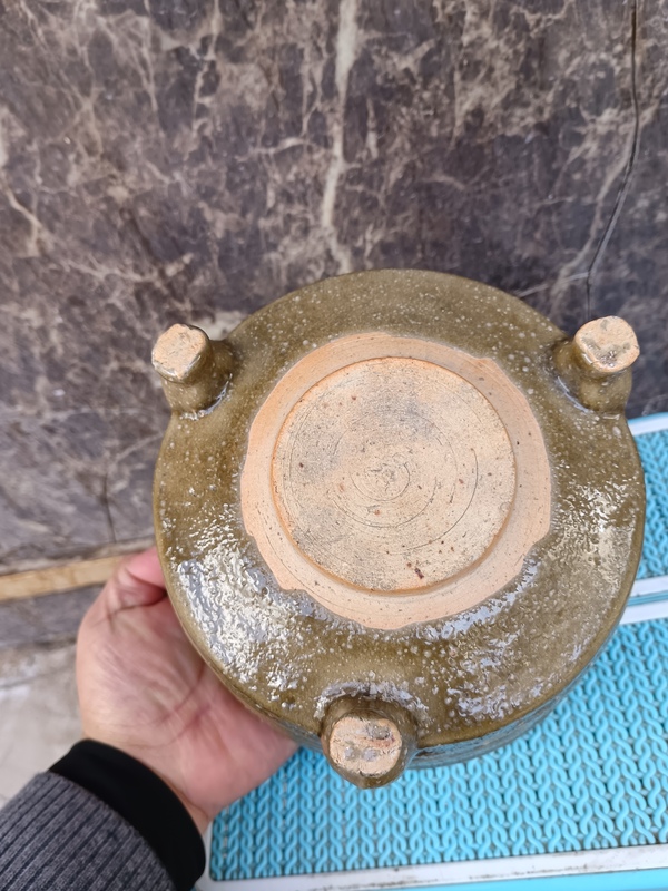古玩陶瓷明龍泉奩式三足爐拍賣(mài),當(dāng)前價(jià)格5000元