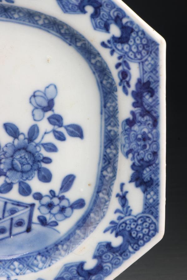 古玩陶瓷7630】清乾隆 青花牡丹柳樹圖長方盤拍賣,當前價格3000元