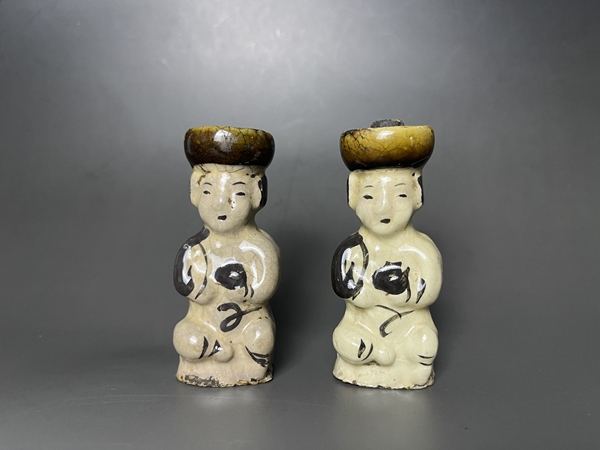 古玩陶瓷清代磁州窯嬰戲形燭臺拍賣,當前價格850元