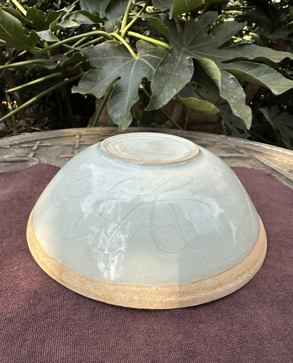 古玩陶瓷湖田窯篦劃萱草紋面包碗拍賣,當前價格6800元