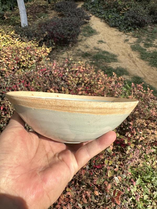 古玩陶瓷湖田窯篦劃萱草紋面包碗拍賣,當前價格6800元