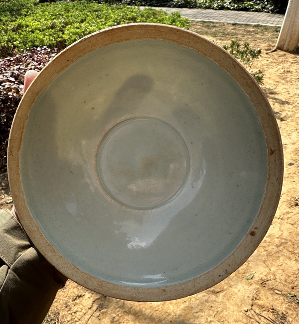 古玩陶瓷湖田窯篦劃萱草紋面包碗拍賣,當前價格6800元