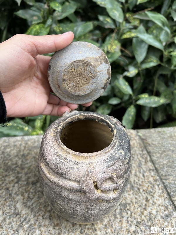 古玩陶瓷宋元時期褐釉貼塑龍紋罐拍賣,當前價格999元