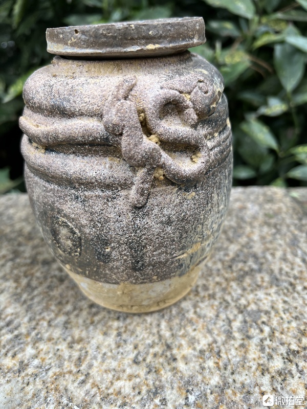 古玩陶瓷宋元時期褐釉貼塑龍紋罐拍賣,當前價格999元
