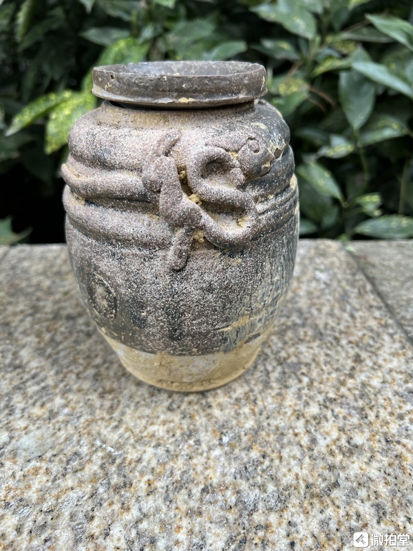古玩陶瓷宋元時期褐釉貼塑龍紋罐拍賣,當前價格999元