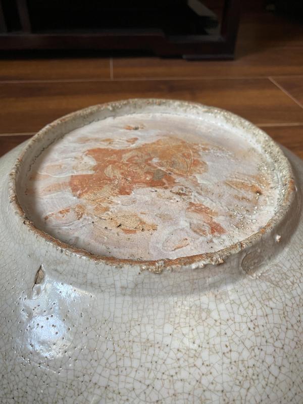 古玩陶瓷明晚期·哥釉紅綠彩亭臺樓閣紋大盤拍賣,當前價格1580元