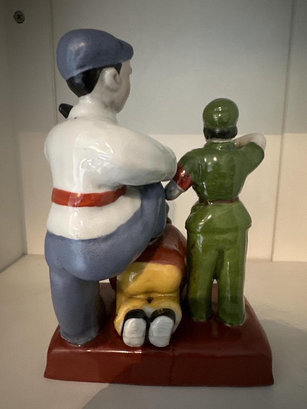 古玩陶瓷雕塑人物瓷拍賣,當前價格1800元
