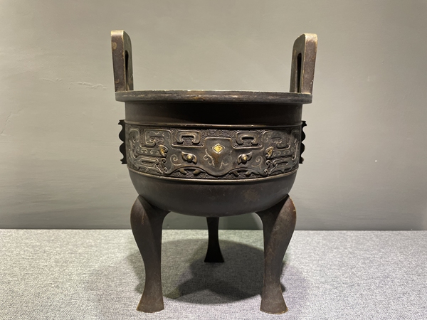 古玩铜器清乾隆 错金银饕餮纹鼎式炉拍卖，当前价格53000元
