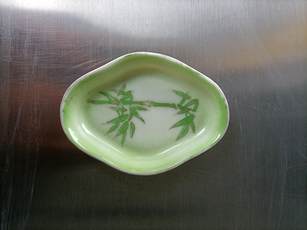 古玩陶瓷綠彩描金竹紋碟拍賣,當前價格300元