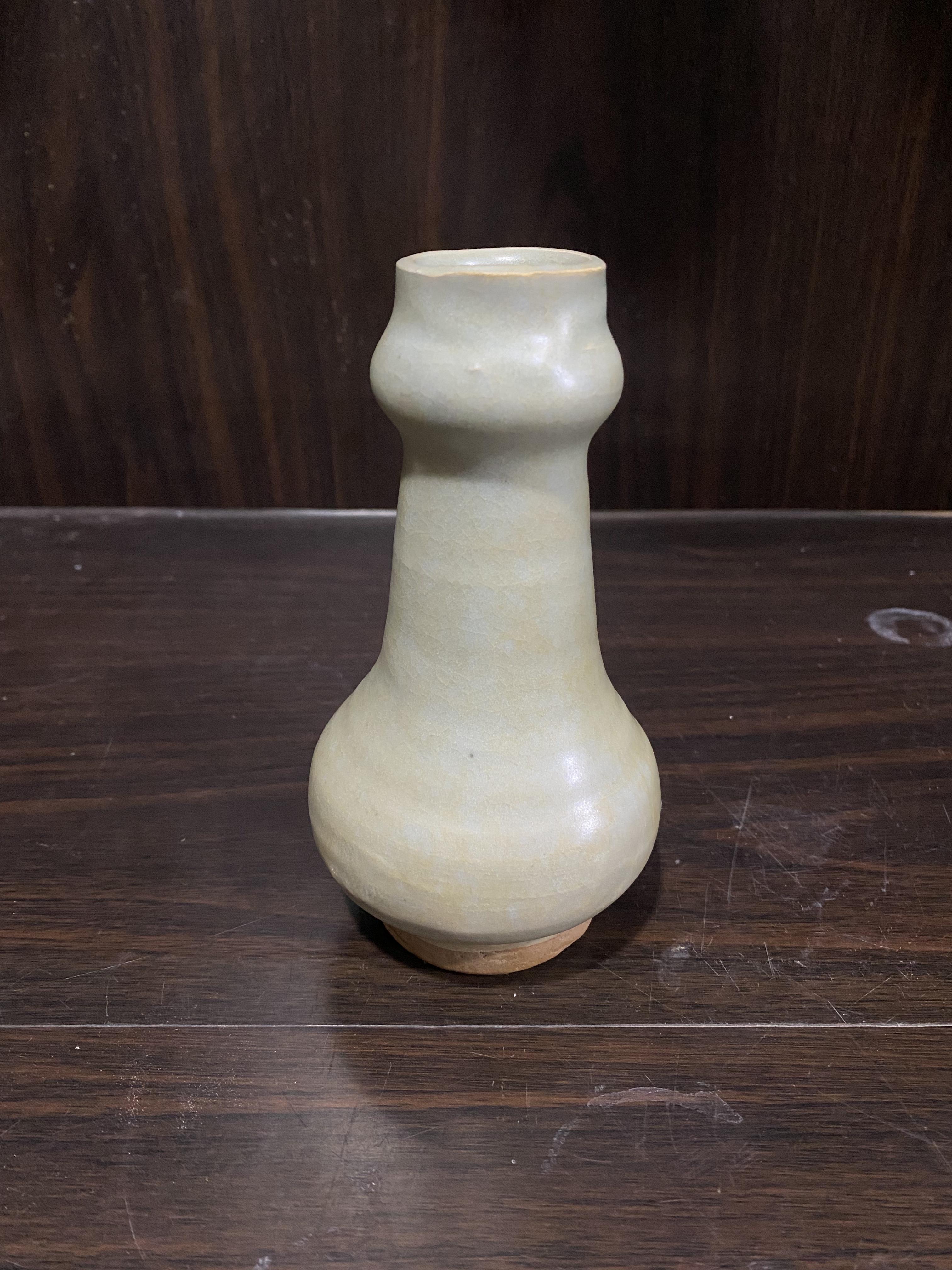 中国古美術 宋時代龍泉窯弦紋瓶，共箱： C-3-3-