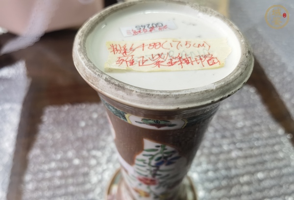 古玩陶瓷清代雍乾紫金釉樹葉型開光粉彩花觚真品鑒賞圖