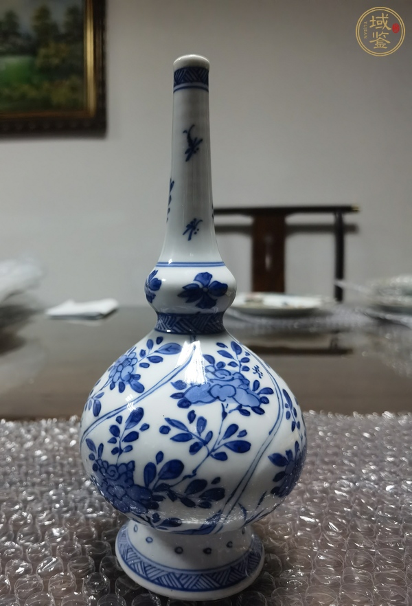 古玩陶瓷花卉紋青花錐把瓶真品鑒賞圖