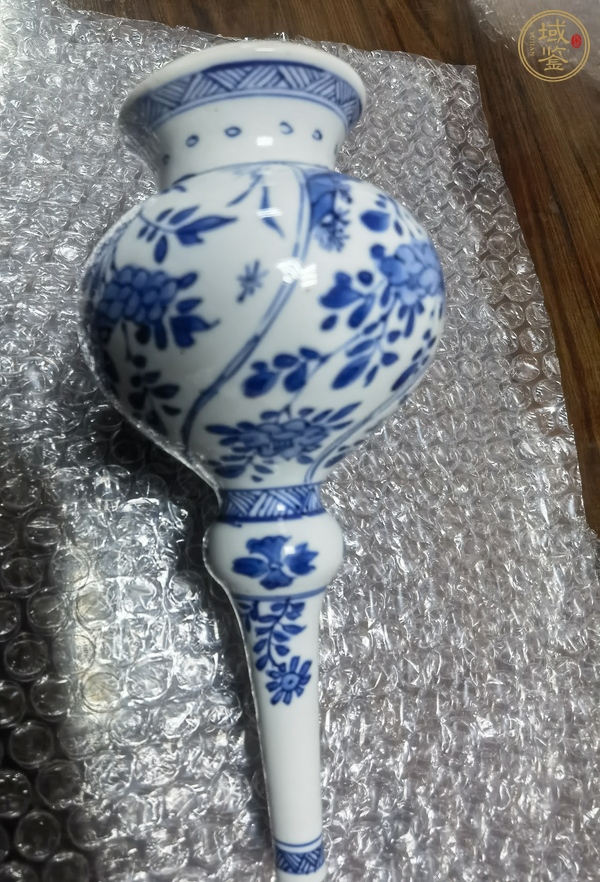 古玩陶瓷花卉紋青花錐把瓶真品鑒賞圖