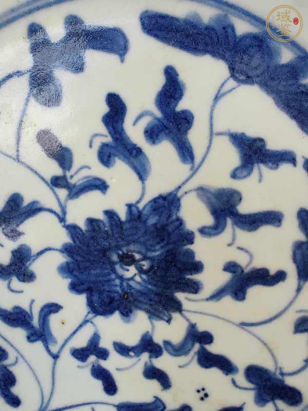 古玩陶瓷清中·青花纏枝花卉盤(pán)真品鑒賞圖