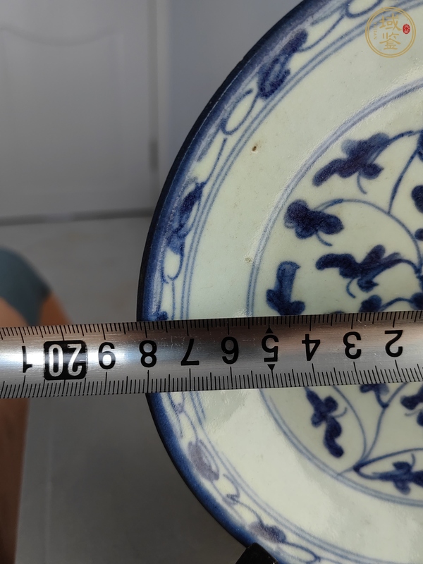 古玩陶瓷清中·青花纏枝花卉盤(pán)真品鑒賞圖
