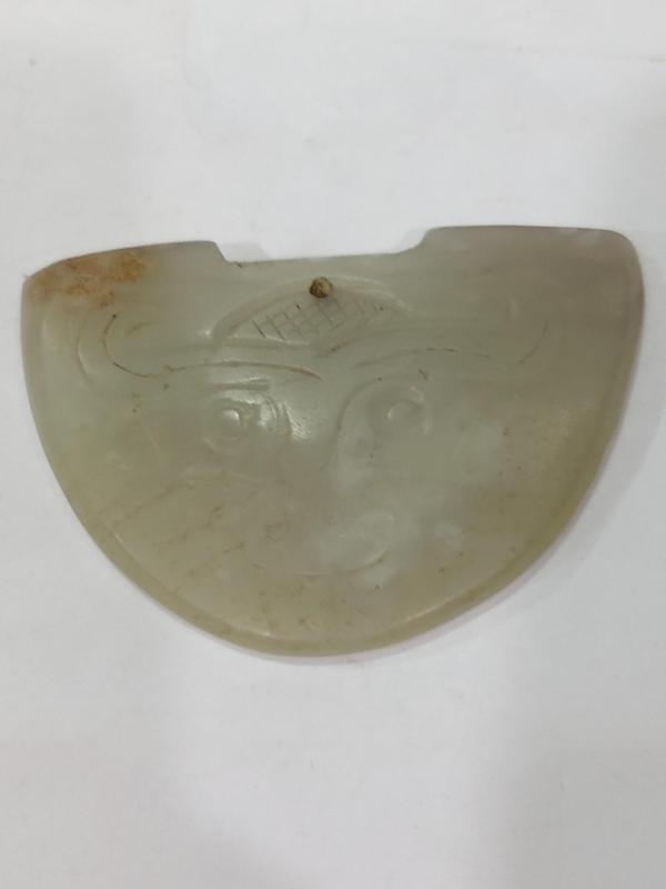 古玩雜項(xiàng)和田玉雕牛頭紋掛件拍賣,當(dāng)前價(jià)格4000元